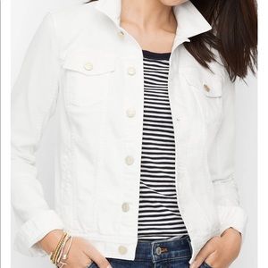 Classic; worn once
Long sleeve
Slightly above hip
Button front
Welt pockets